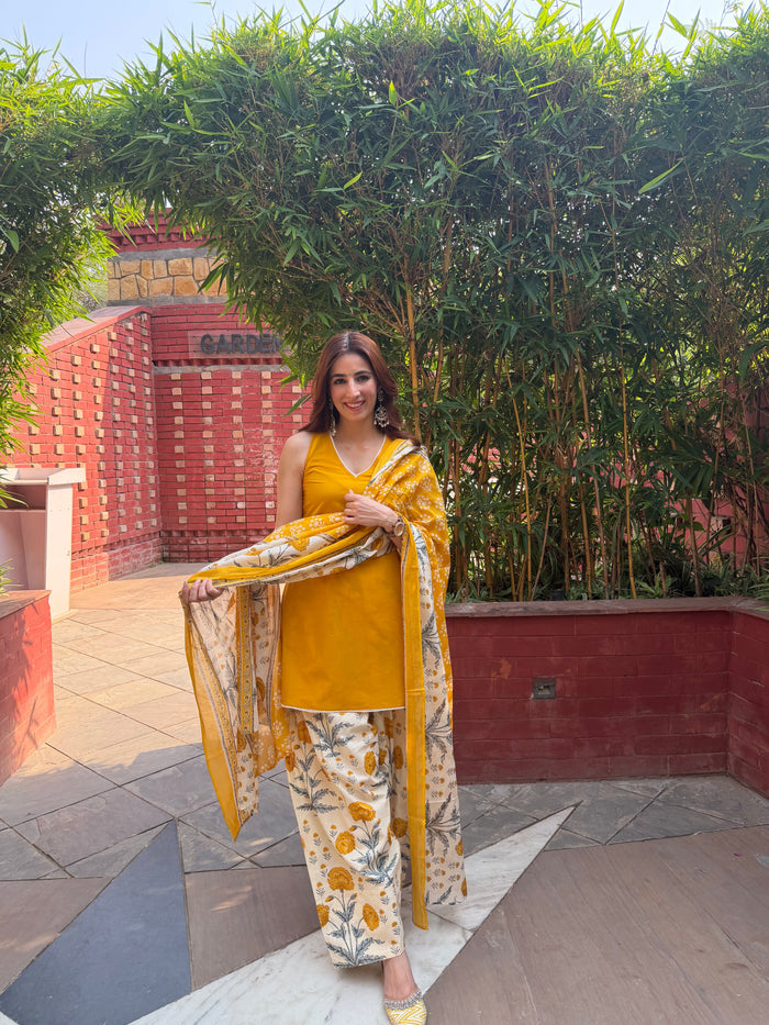 MARIGOLD FARSHI SUIT SET (SLEEVELESS)