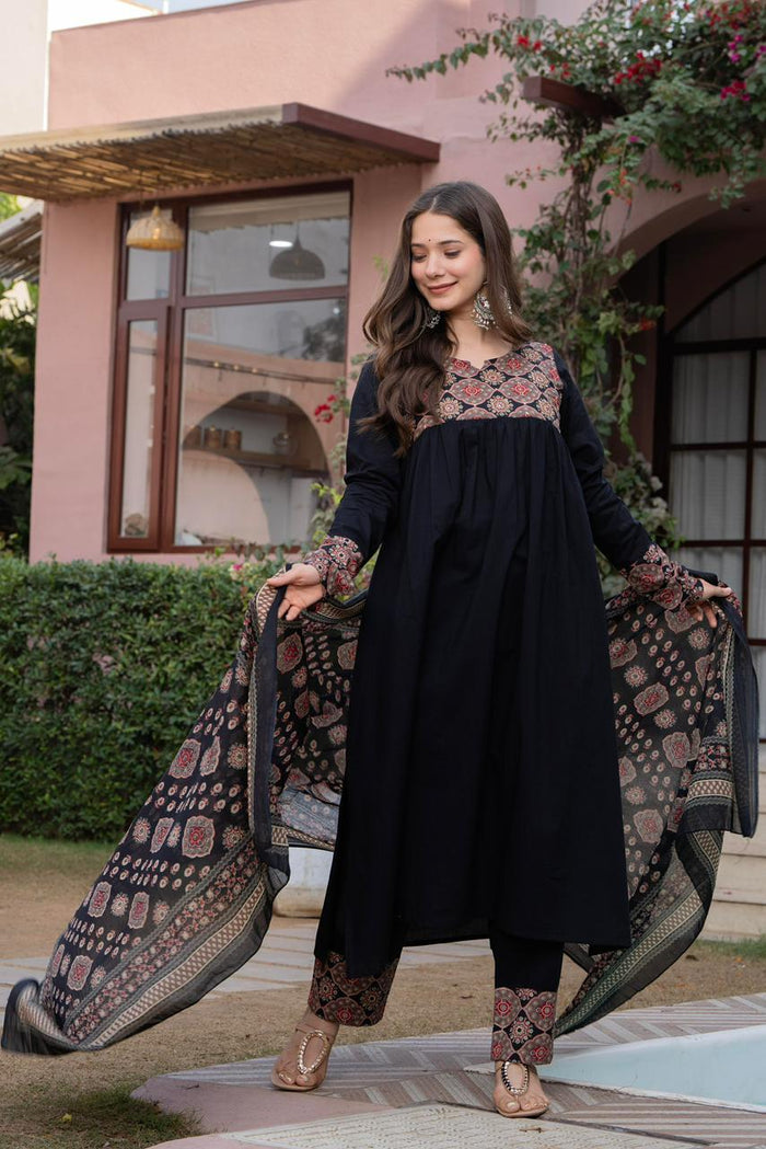 BLACK GATHERED AJRAK SUIT SET