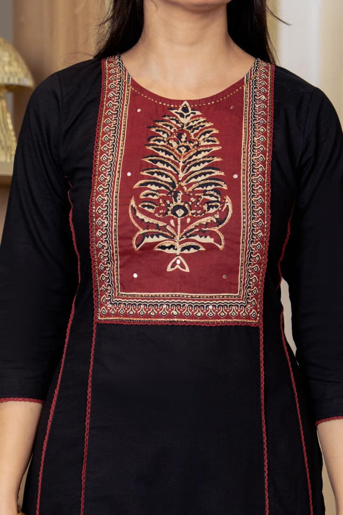 LEAF BLACK LACE STRAIGHT SUIT SET