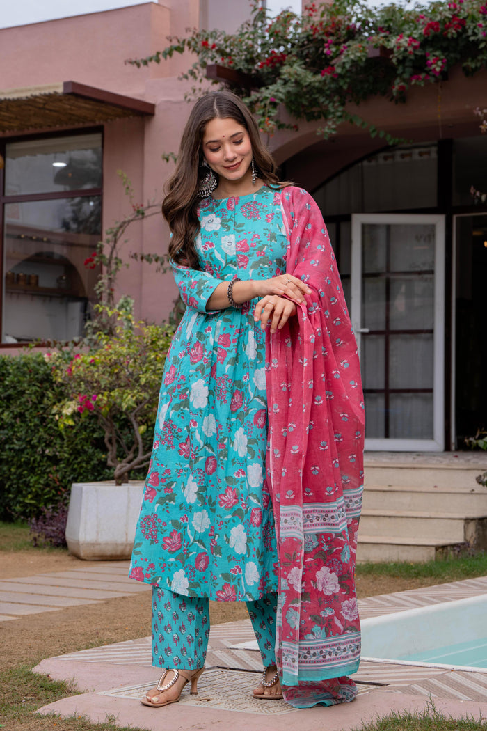 LIGHT BLUE PLEATED SUIT SET