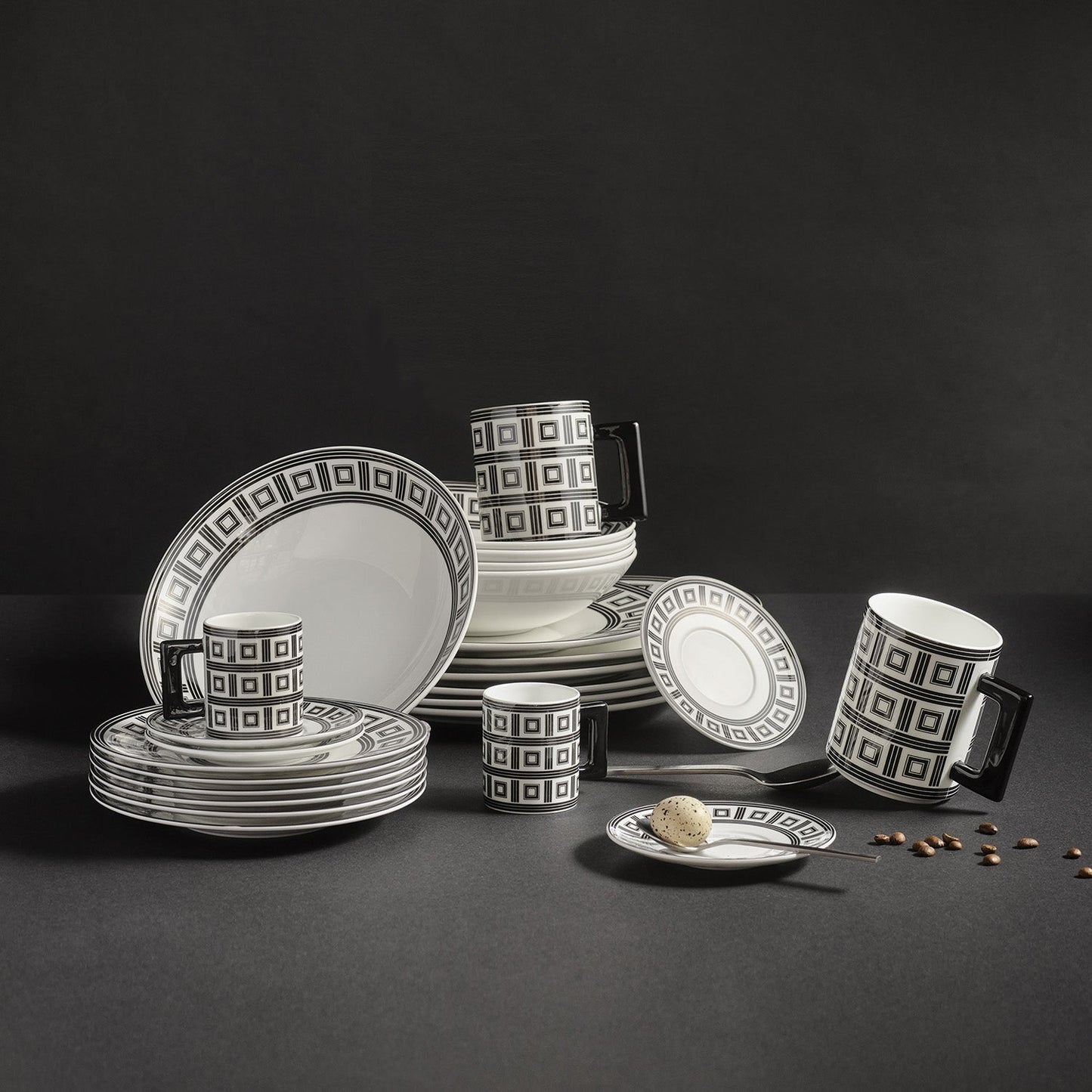 greg natale | astoria dinner plate | black ~ DC