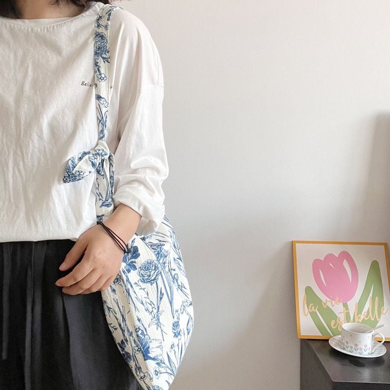 2024 New Niche Retro New Chinese-style Blue and White Porcelain Flower Bag Daily Casual Crossbody Bag Women's Thin Cloth Bag