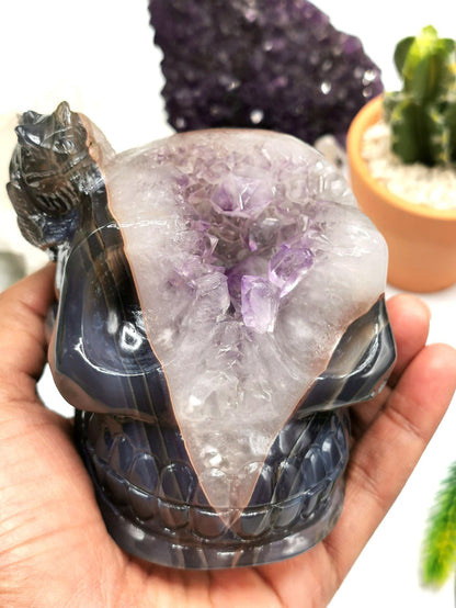 Amethyst and Agate Geode Skull with lizard on top - crystal healing / spirit healing - Shwasam