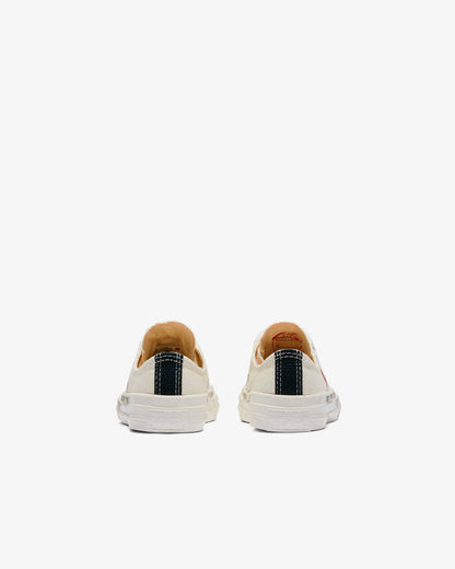 Comme des Garçons PLAY Kids' Small Red Heart Chuck Taylor All Star '70 Low Sneakers - White - AZ-K501-001-2