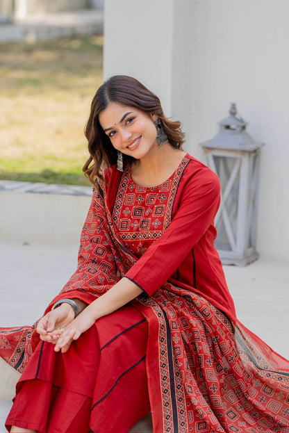 CORAL LACE STRAIGHT SUIT SET