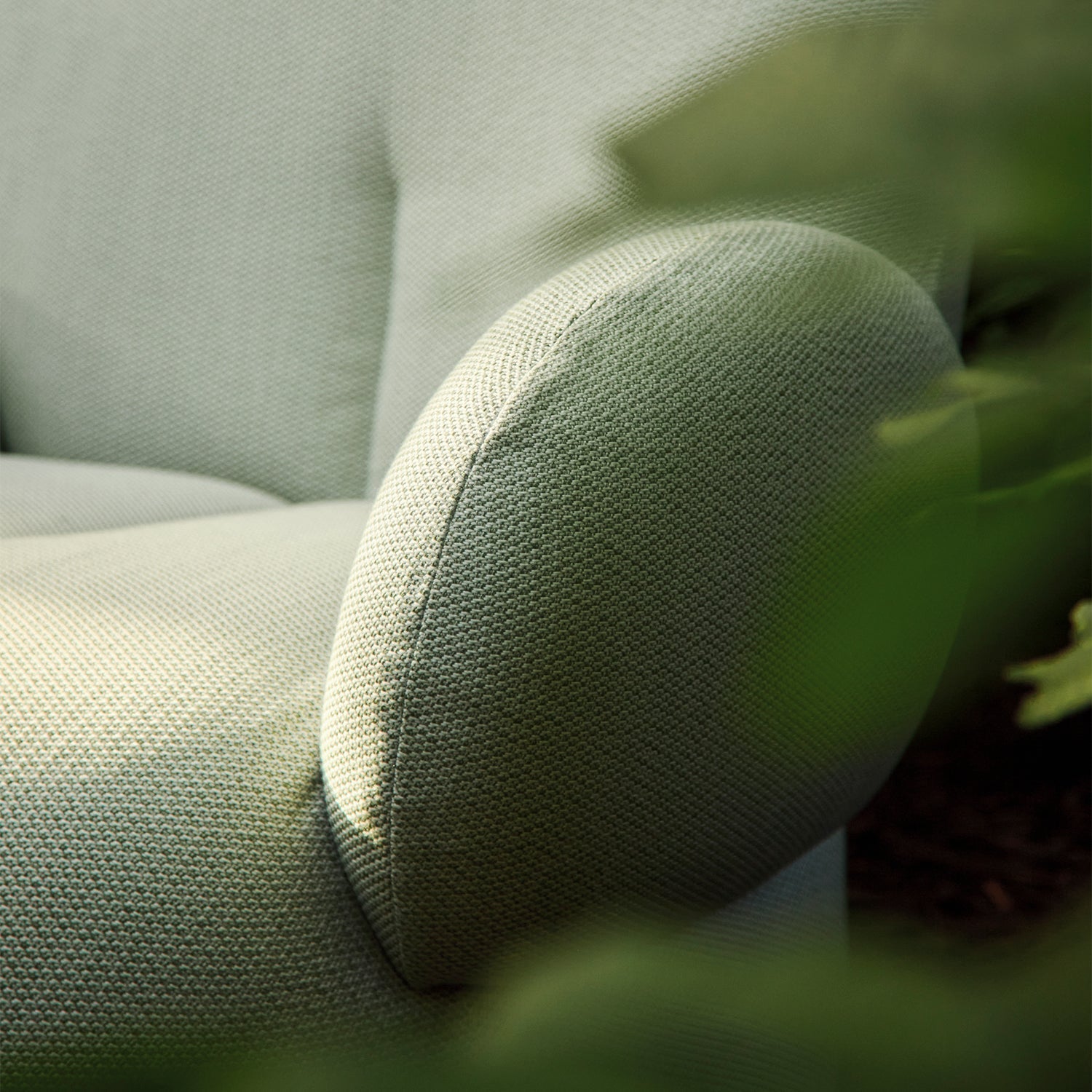 freifrau | nana outdoor love seat petite | lopi fabric