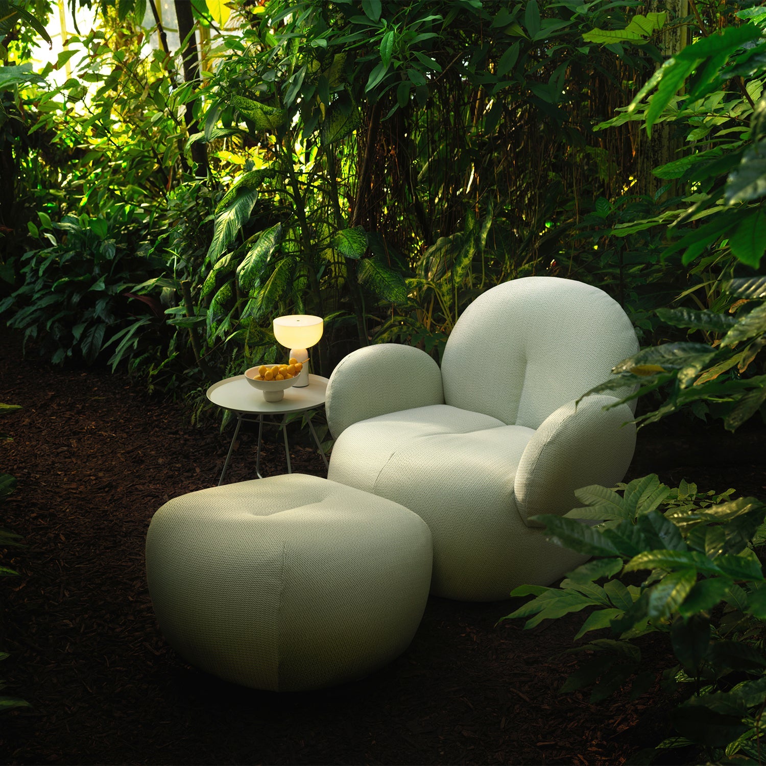 freifrau | nana outdoor love seat petite | lopi fabric
