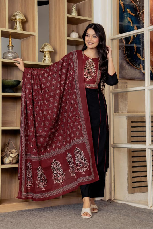 LEAF BLACK LACE  STRAIGHT SUIT SET