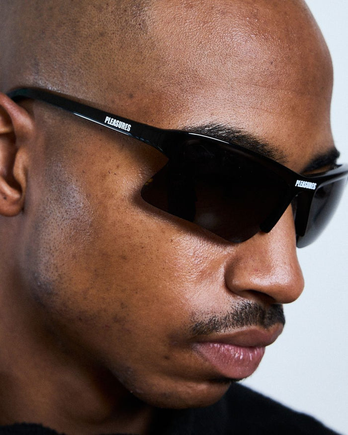 PLEASURES ACTIVE SUNGLASSES - BLACK