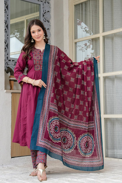 SOLID MAROON PLEATED