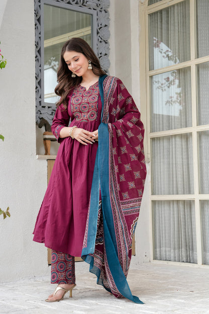 SOLID MAROON PLEATED