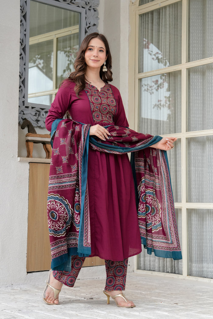 SOLID MAROON PLEATED