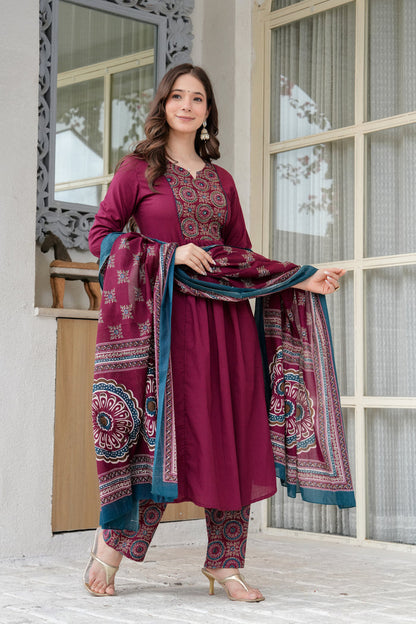 SOLID MAROON PLEATED