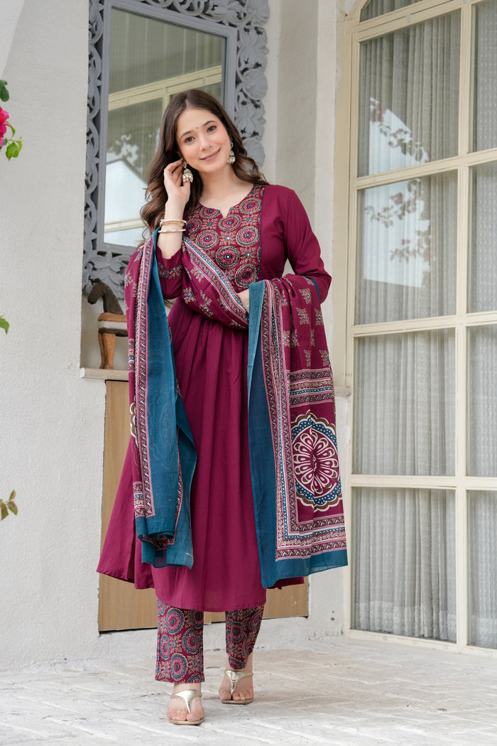 SOLID MAROON PLEATED