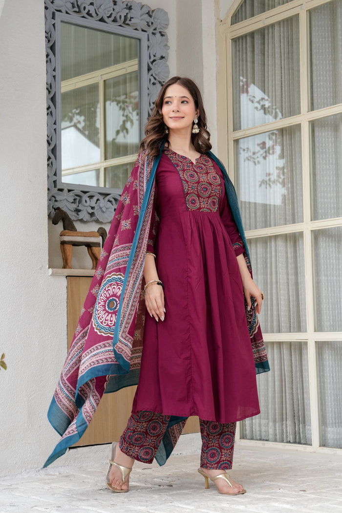 SOLID MAROON PLEATED