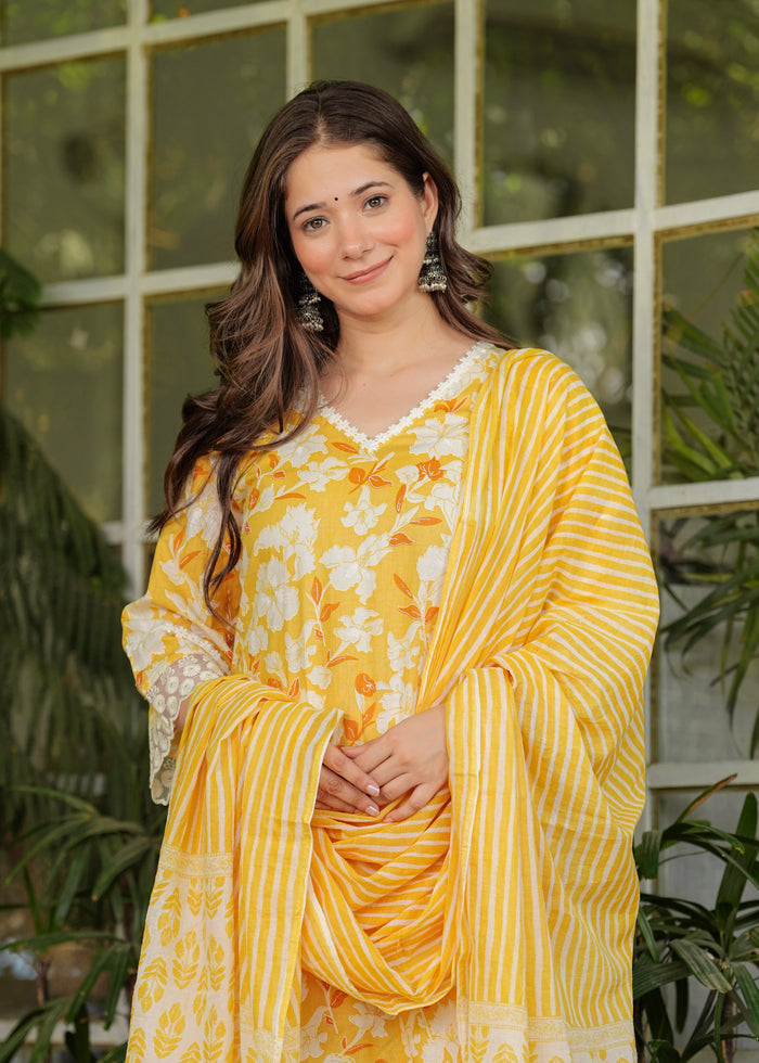 YELLOW LACE SUIT SET